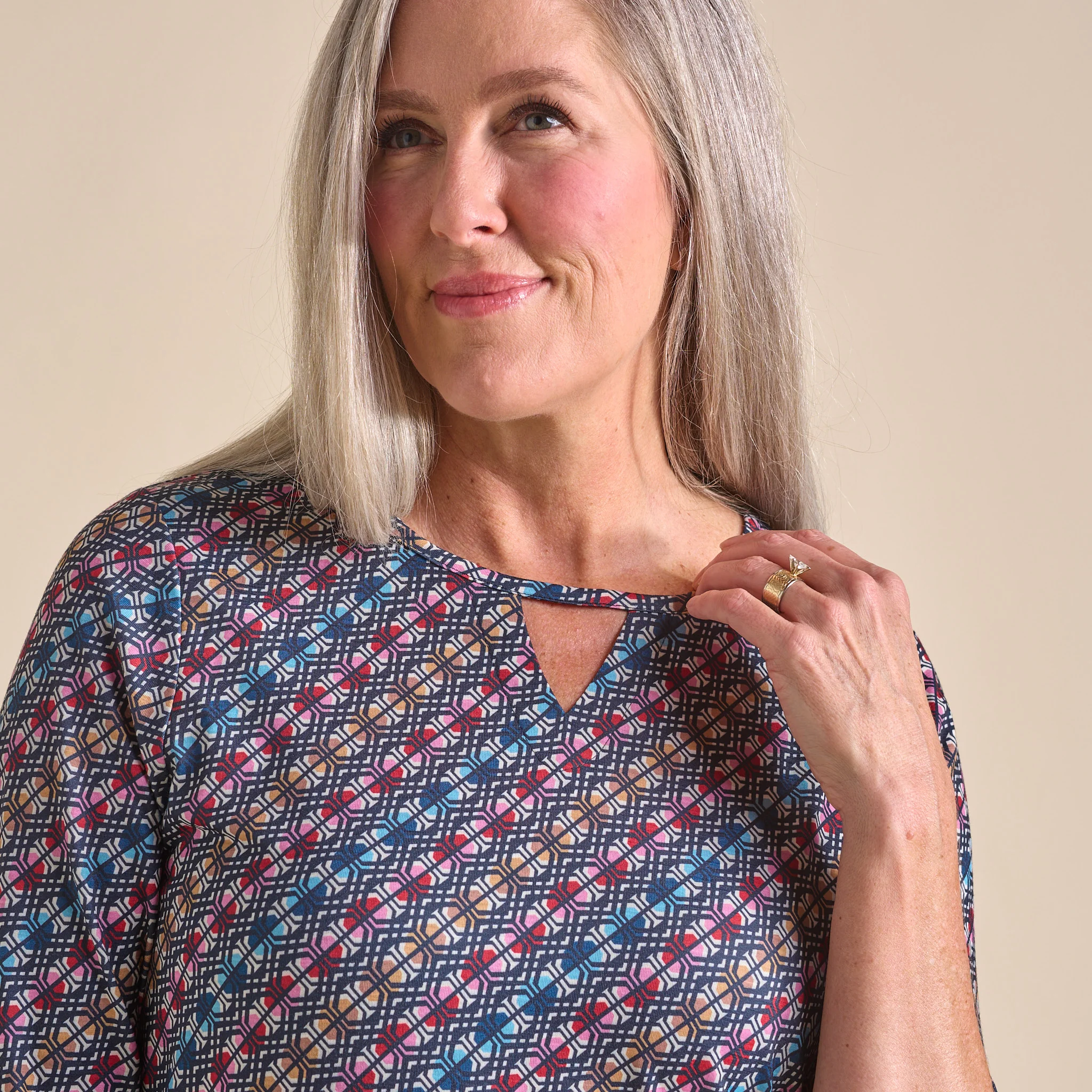 Diagonal Geo Print Keyhole Neck 3/4 Sleeve Tee - Image 5
