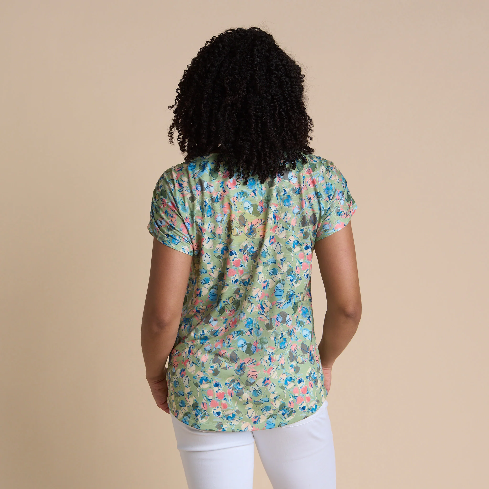 Abstract Print Shirred Shoulder Jewel Neck Tee - Image 4