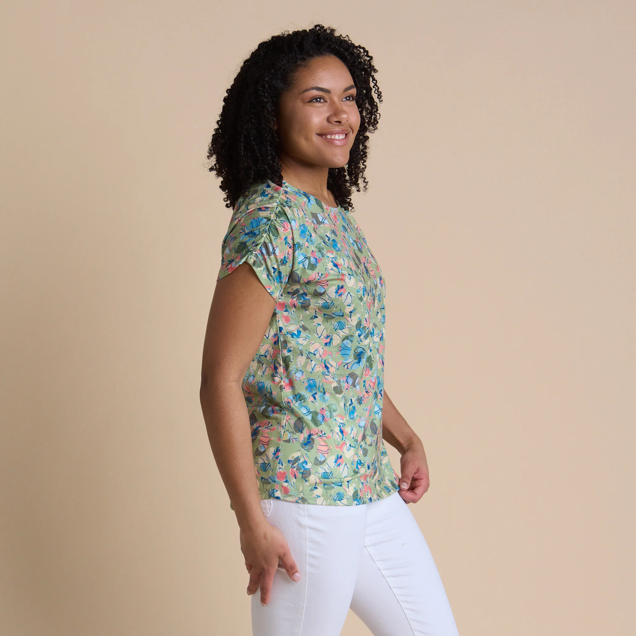 Abstract Print Shirred Shoulder Jewel Neck Tee - Image 5