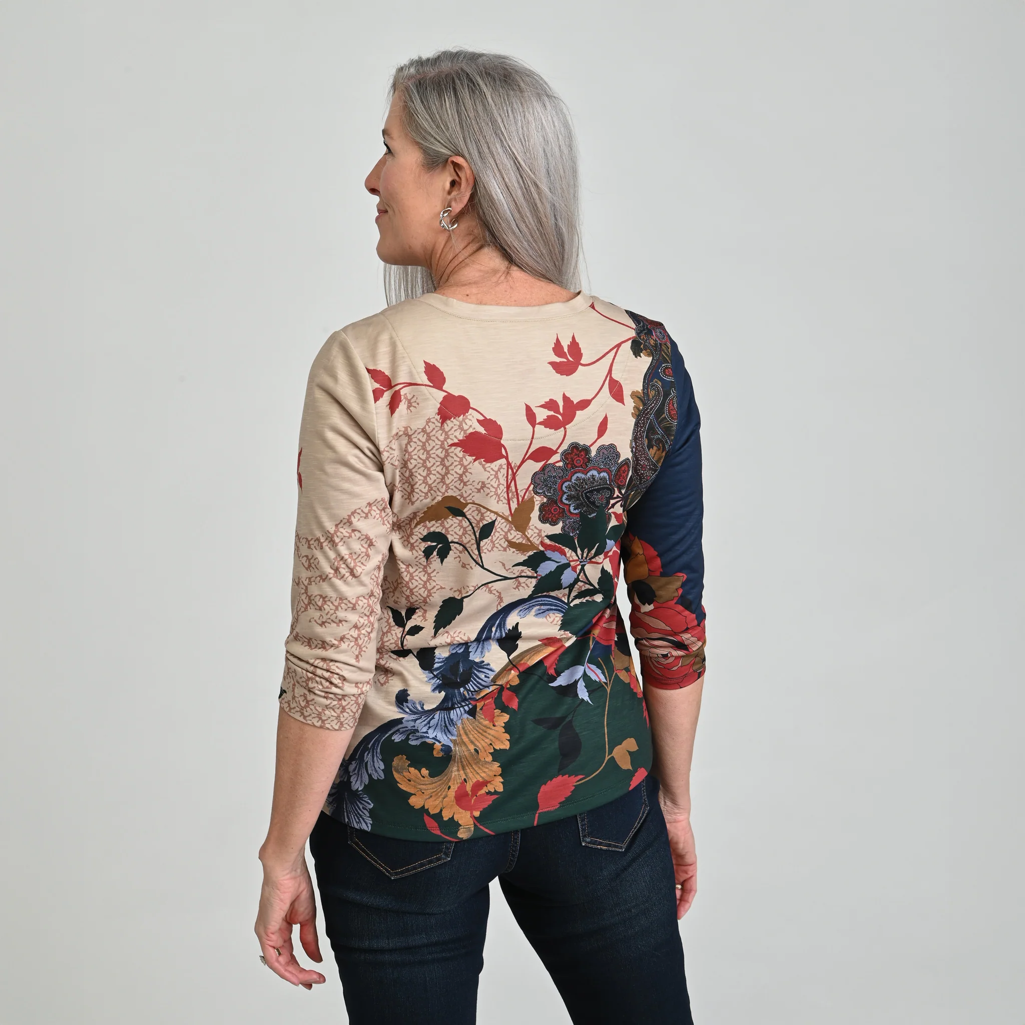 Printed 3/4 Sleeve V Neck Top - Image 3