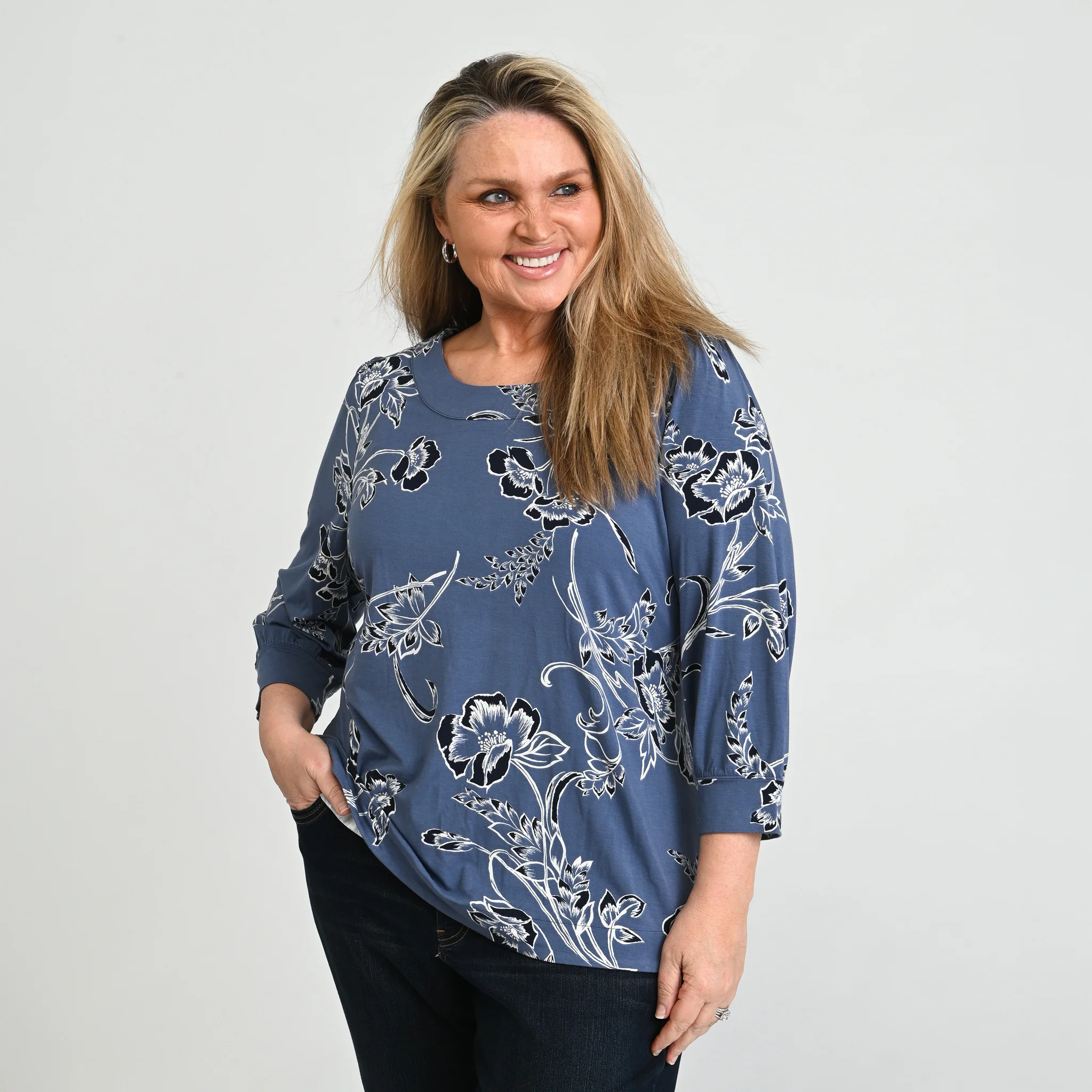 Printed Scoop Neck 3/4 Sleeve Top - Image 5