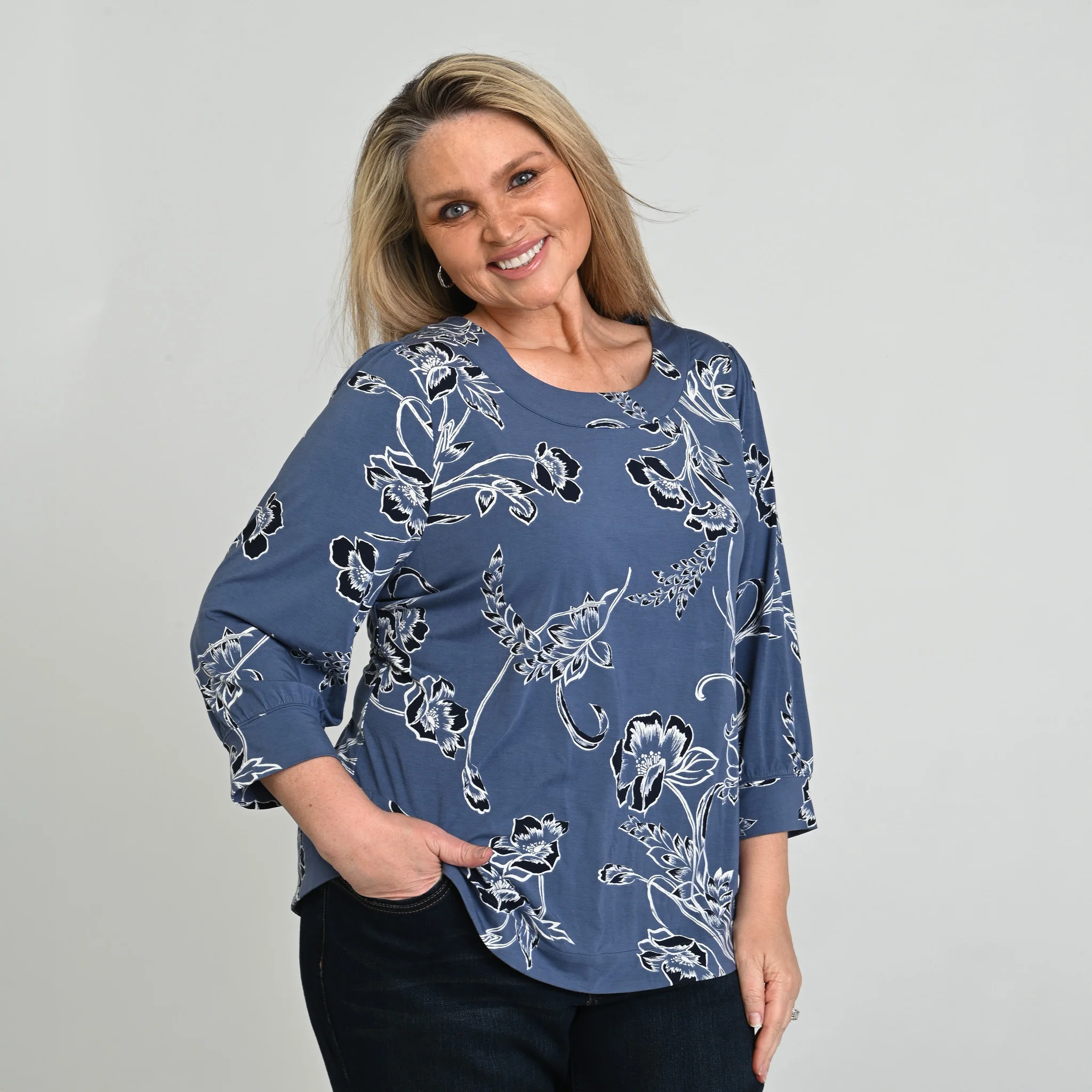 Printed Scoop Neck 3/4 Sleeve Top - Image 8