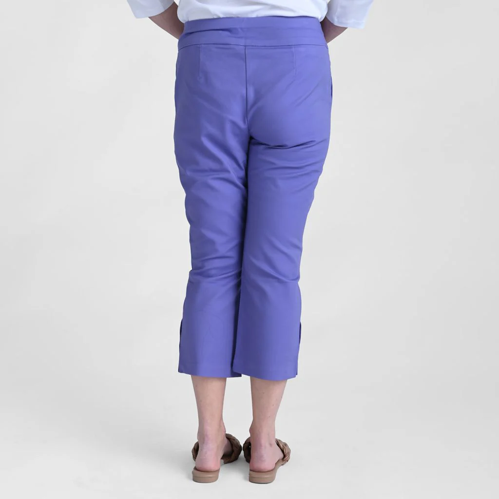 Signature Slimming Button Detail Pull On Capri - ANGEL BLUE - Image 3