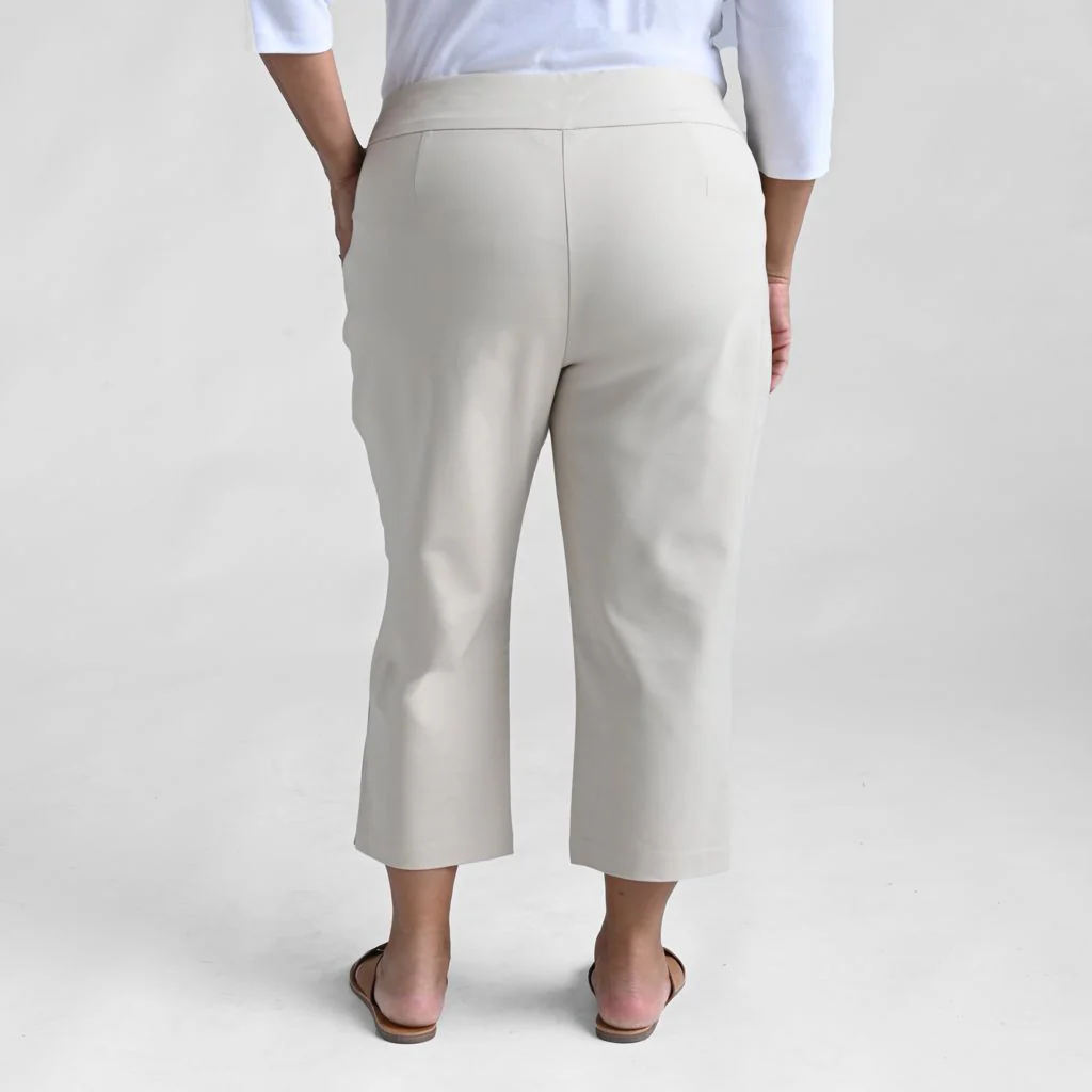 Signature Slimming Button Detail Pull On Capri - FANDANGO PINK - Image 5